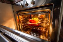 Les mini fours à convection : comment les utiliser pour cuire rapidement des aliments congelés